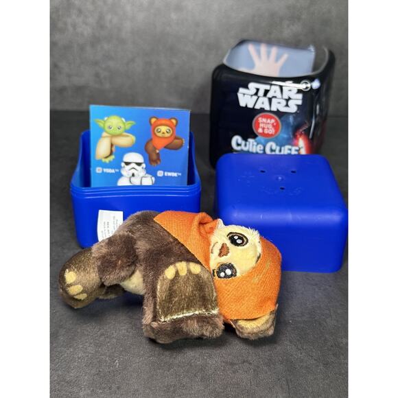 Disney Star Wars Cutie Cuff Slap Wristband Plush Ewok Brand New - Open Box - Picture 2 of 3